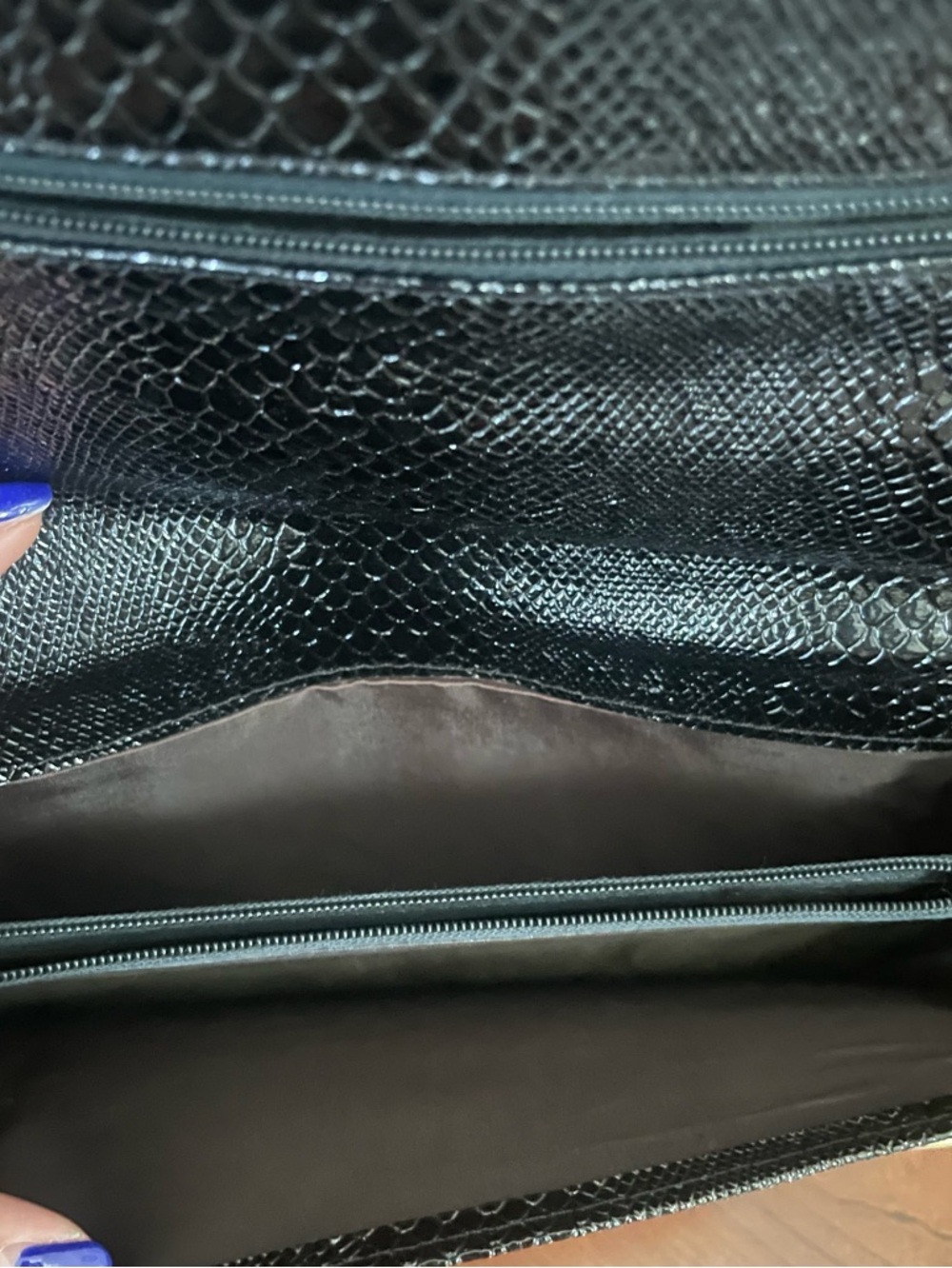Vintage Traveler Clutch in Glossy Embossed Onyx Y2K - Picture 6 of 7